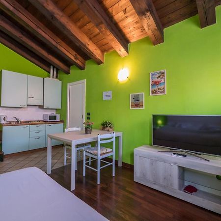 Gardappartamenti Carducci City Centre Desenzano del Garda Exterior foto